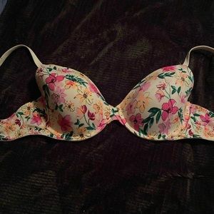 Victoria Secret bra.